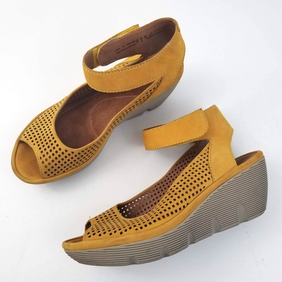 clarks reedly salene red